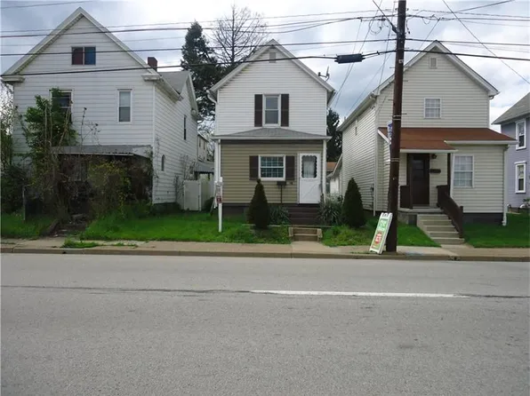 115 S 3rd St, Youngwood, PA 15697