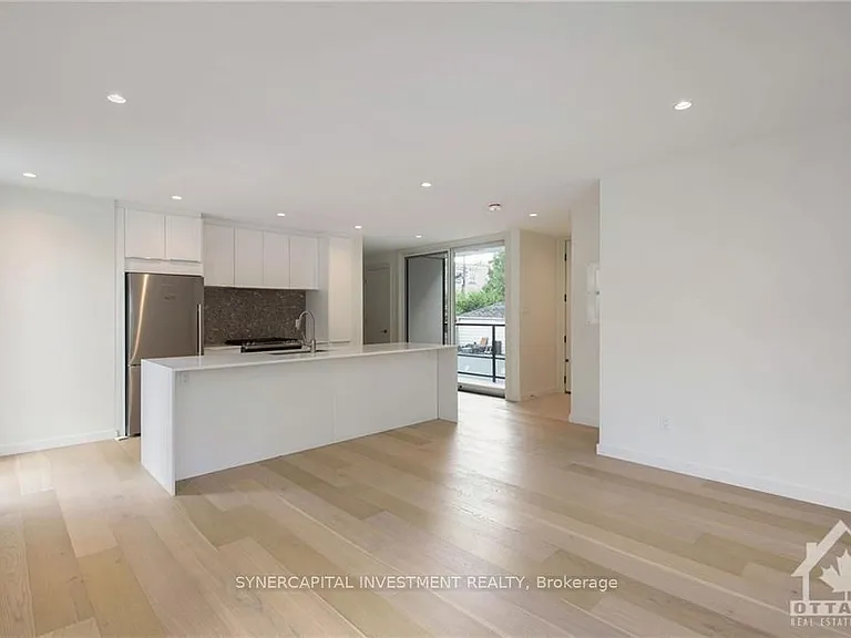 16B Chapleau Ave — Photo 3