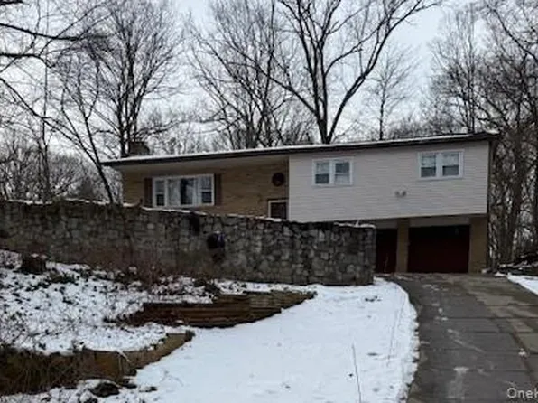 7 Brookland Farms Road, Poughkeepsie, NY 12601