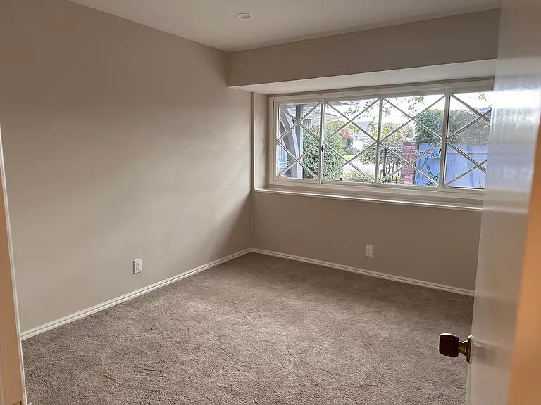 16711 Greenview Ln — Photo 12