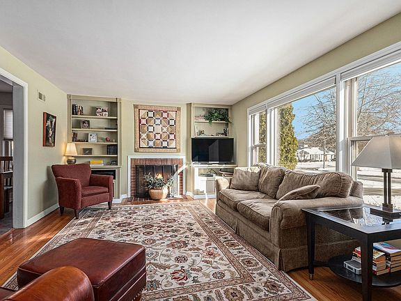 2nd image of 808 S Vail Ave