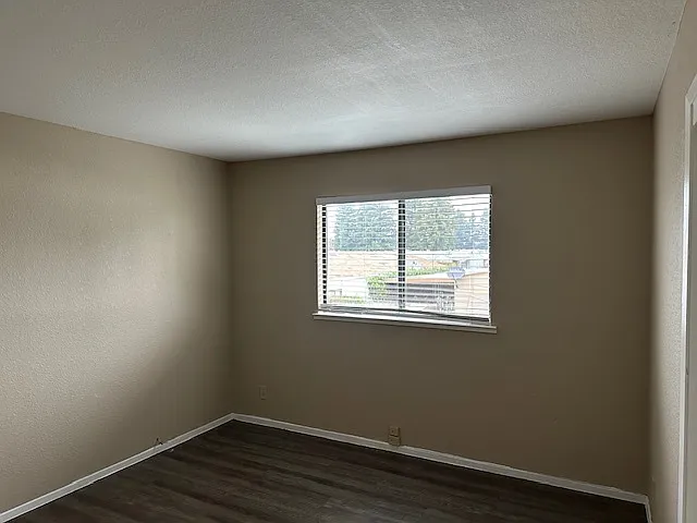 1921 Bridgewood Way — Photo 16