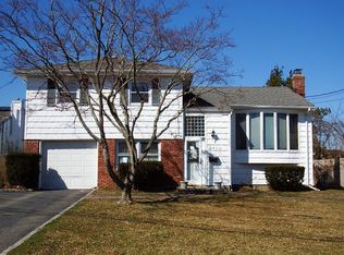 2710 S Saint Marks Ave, Bellmore, NY 11710