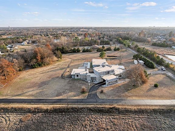 2nd image of 2961 Twin Acres Dr