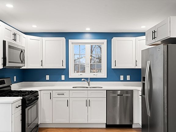 4th image of 32 Haverhill St #1