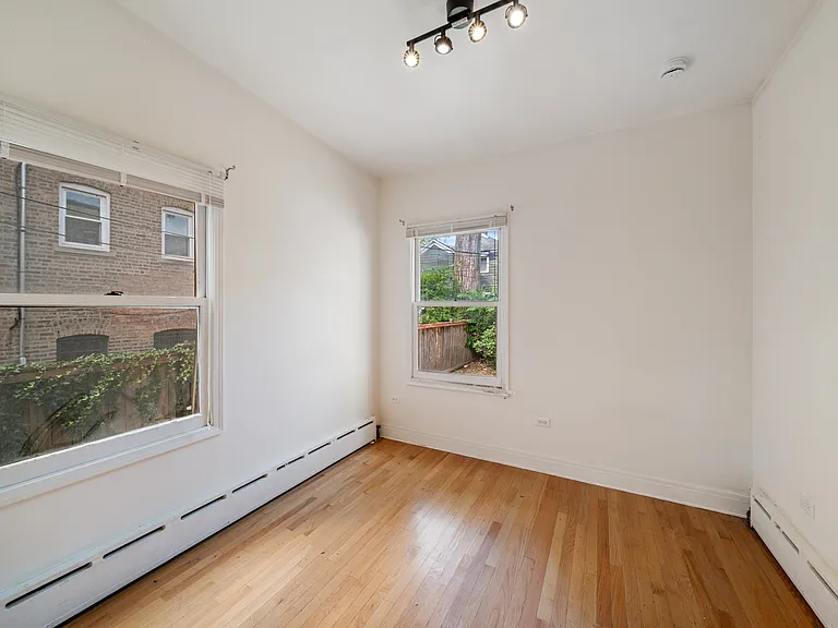 831 Hamlin St — Photo 16