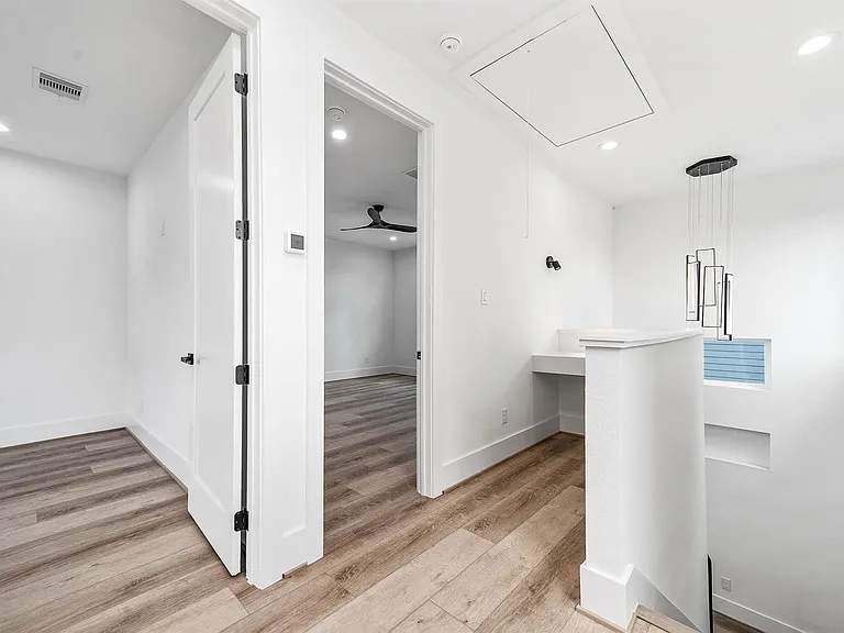 313 N Nagle St — Photo 27