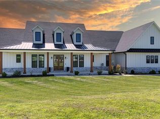 2 SE Woodview Dr, Saint Joseph, MO 64507