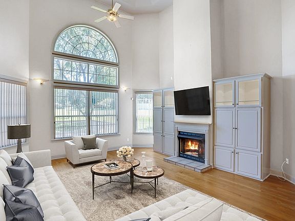 3rd image of 5811 Trellis Ln