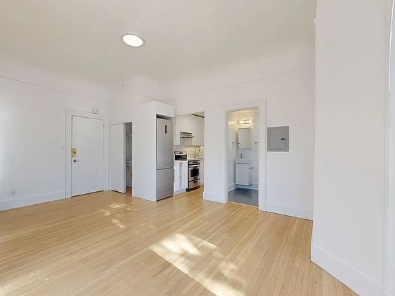 4th image of 3099 Washington St APT 8
