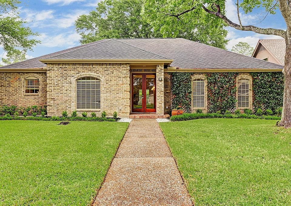 1st image of 15846 Mesa Gardens Dr
