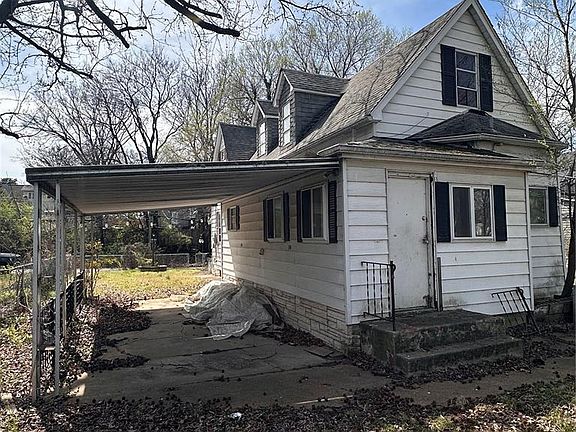 4th image of 329 Goetz Ave