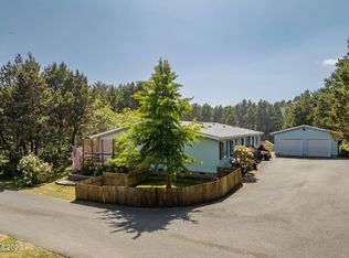 950 SW Edgewater Dr, Waldport, OR 97394