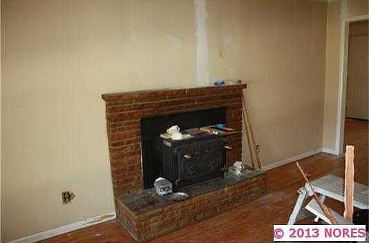 2nd image of 1813 W Golden St