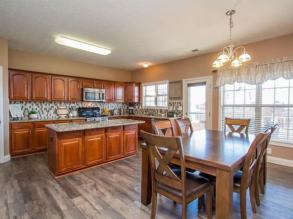 4th image of 717 Maidencane Dr