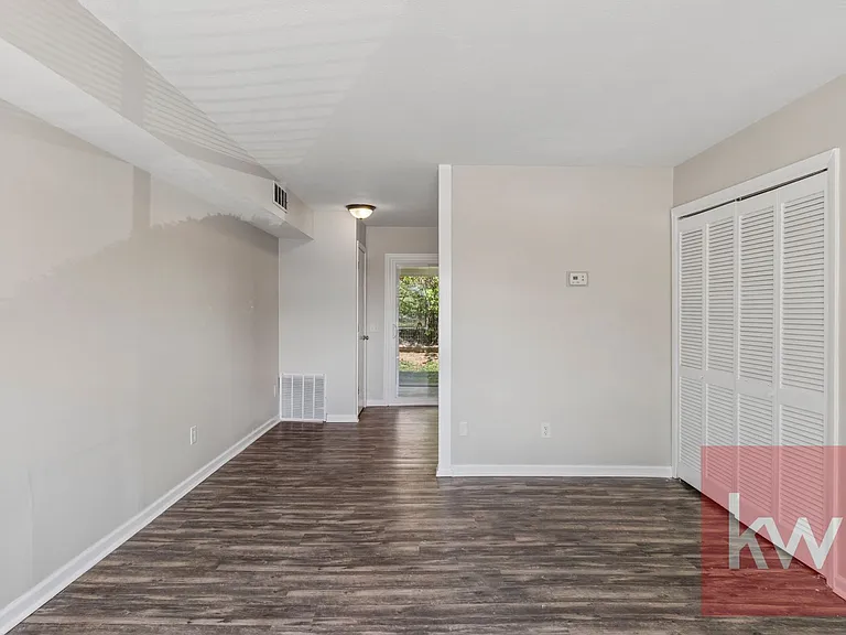 340 E Carters Valley Rd — Photo 11