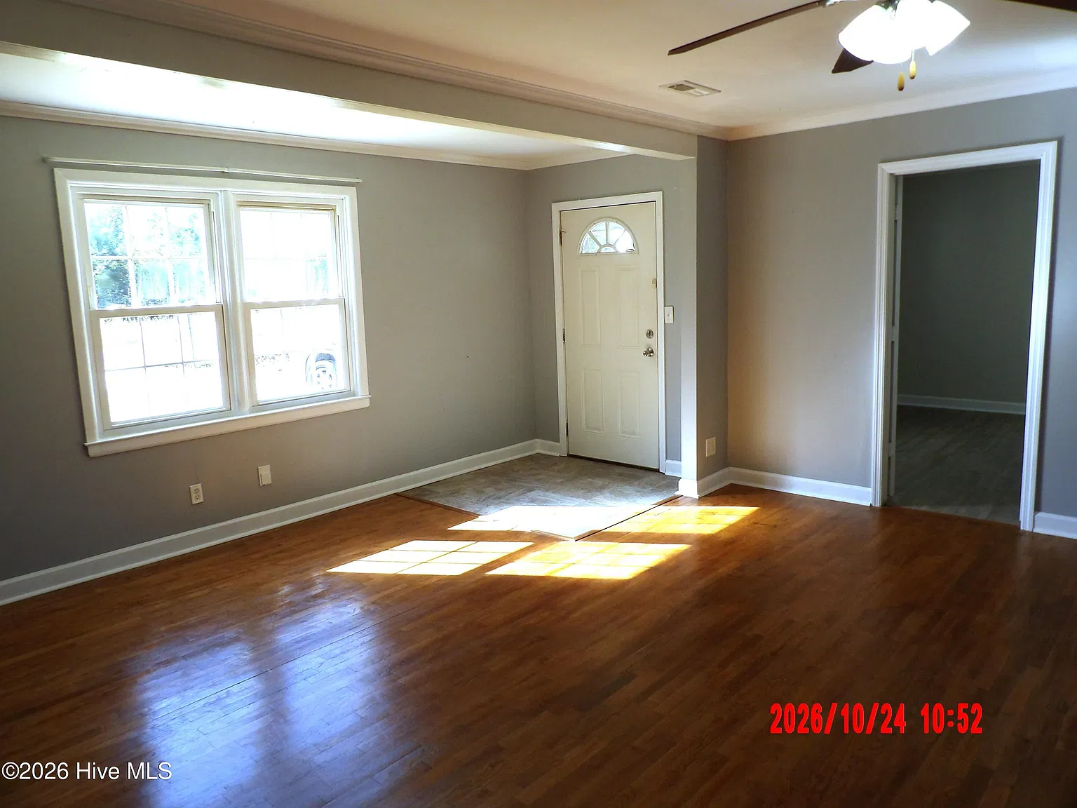 3 bed, 1.0 bath, 1184 sqft, $1,400 — Photo 2