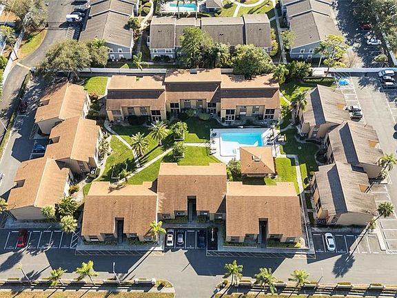2nd image of 1589 Greenlea Dr APT 3