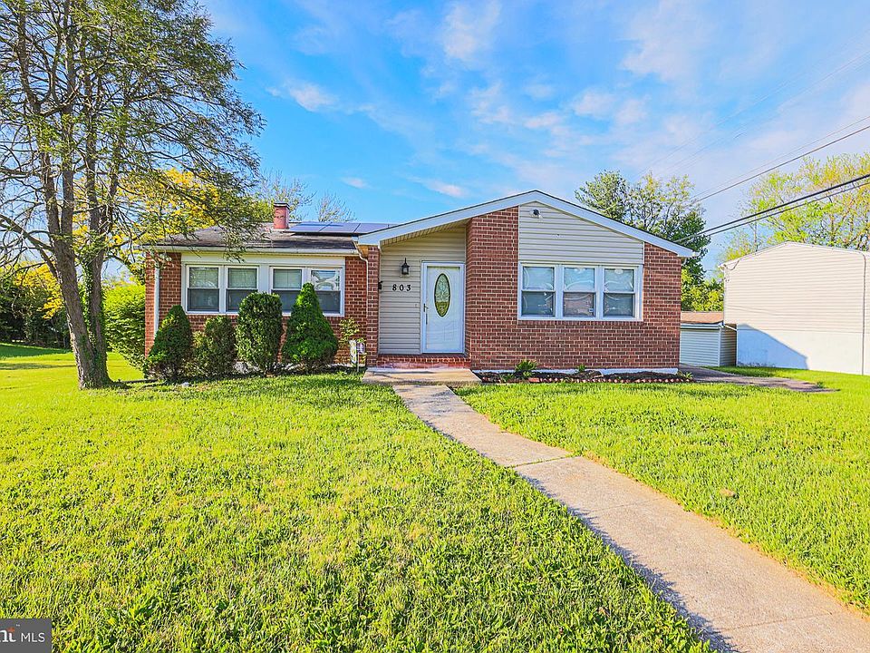 1st image of 803 Woodglen Pl