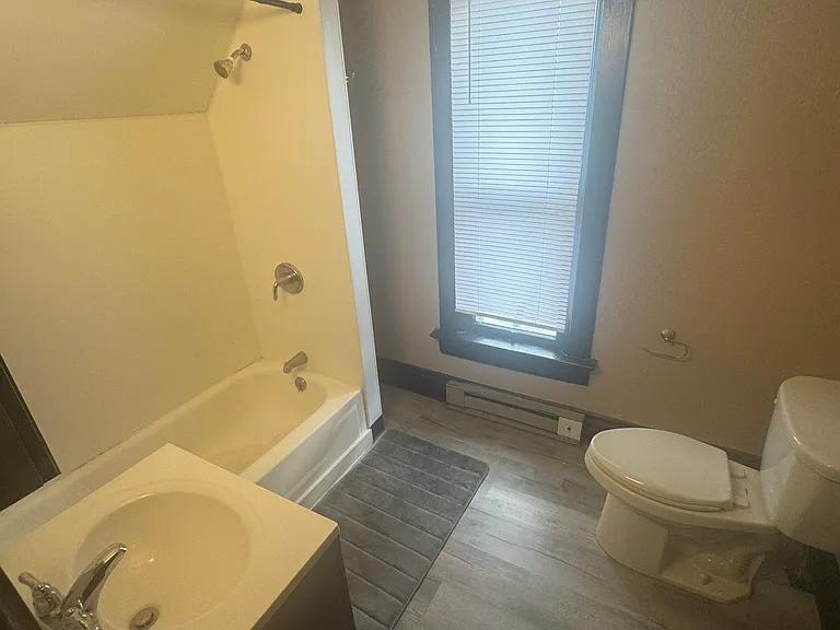 315 1/2 Center St — Photo 11