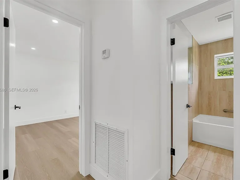 1611 NE 50th Ct #2 — Photo 7