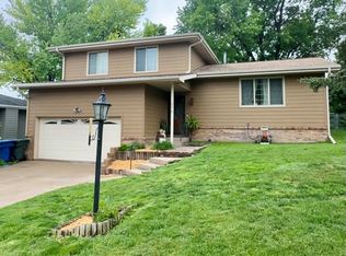 4218 Fairacres Rd, Kearney, NE 68845