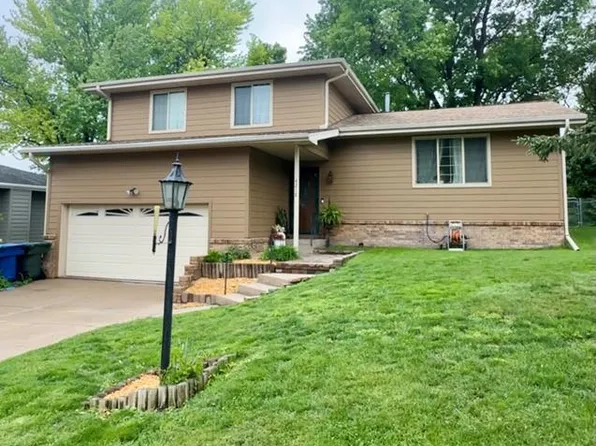 4218 Fairacres Rd, Kearney, NE 68845