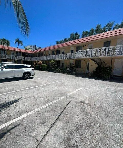 441 Collins Ave #6 — Photo 2