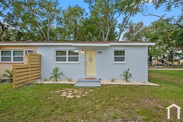 4313 W Woodlawn Ave #B — Photo 2
