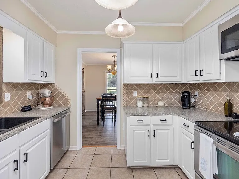 1504 Melanie Ln — Photo 14