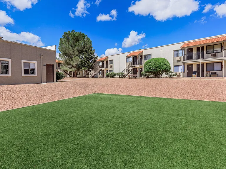 Falcon Court Apartments — Photo 12