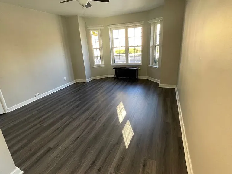775 E. Broad St — Photo 106