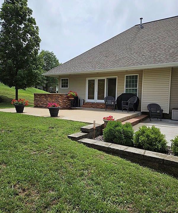 2nd image of 716 Windy Ridge Dr