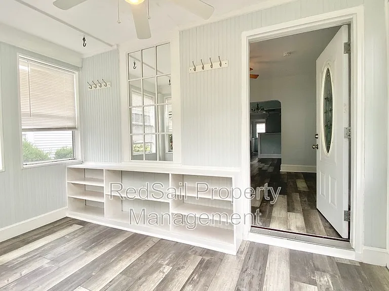 221 Cherry Ave — Photo 3