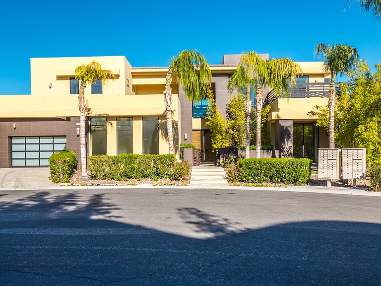7426 Yonie Ct — Photo 1