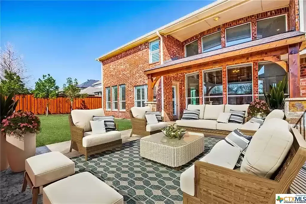 5 bed, 4787 sqft, $5,500 — Photo 3