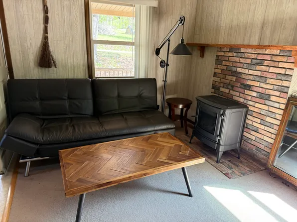 70 Ash Dr, Buchanan, TN 38222