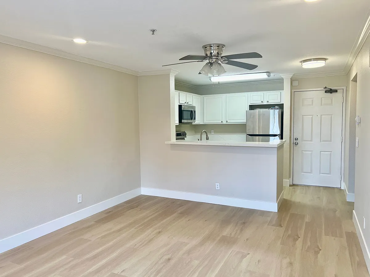 Building Photo - 8889 Caminito Plaza Centro #7408