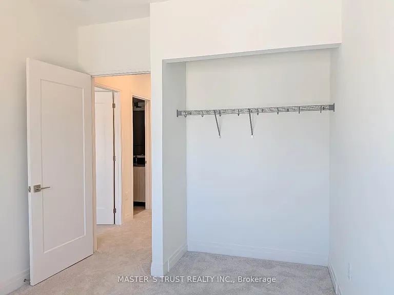 110 Grimsby Ln — Photo 21
