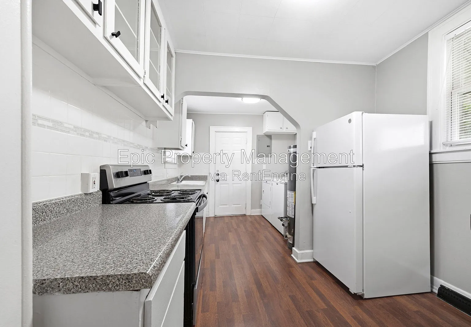 2 bed, 1.0 bath, $1,600 — Photo 3