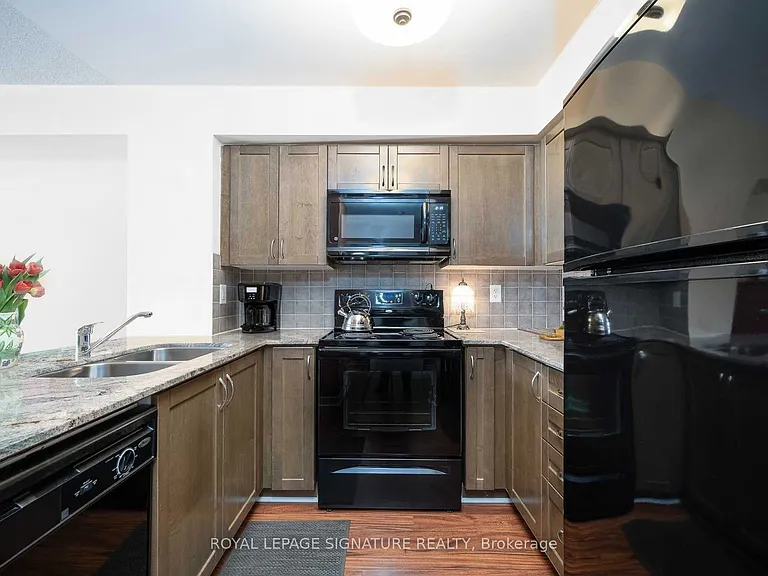 225 Wellesley St E #1004 — Photo 4