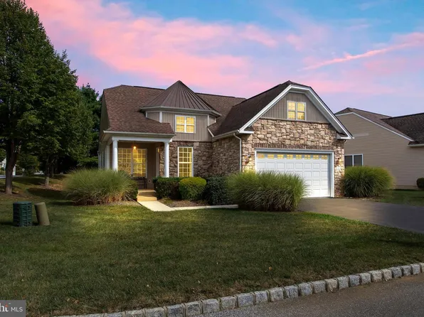 1702 Magnolia Ct, Garnet Valley, PA 19060