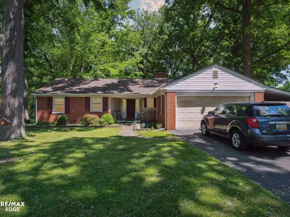 6201 Woodmoor Dr, Burton, MI 48509