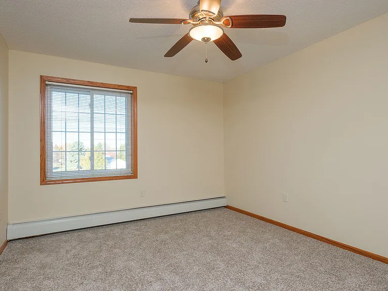 Fargo, ND Crossroads Apartments | Bedroom