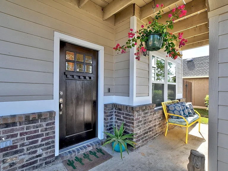 518 Stonewood Ln — Photo 3