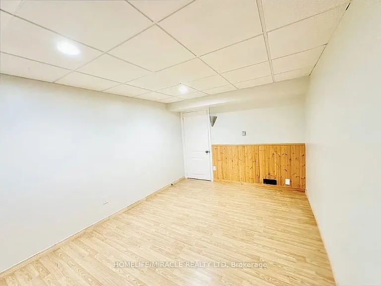568 Greenbrook Dr #BASEMENT — Photo 6