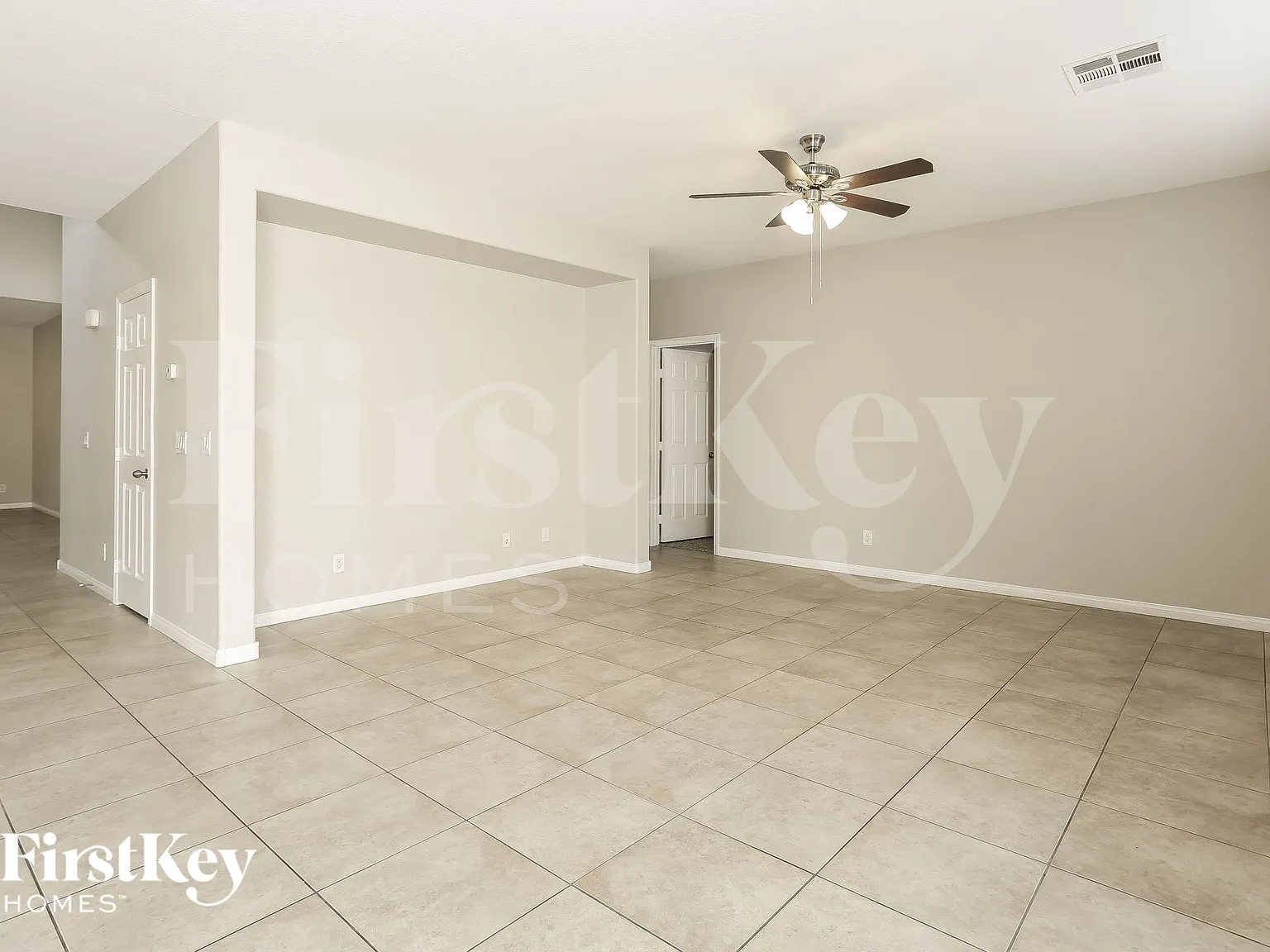 3 bed, 3.5 bath, 2614 sqft, $2,155 — Photo 4