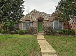 318 Touchdown Dr, Irving, TX 75063