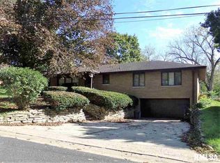 110 Twin Lakes Dr, North Pekin, IL 61554