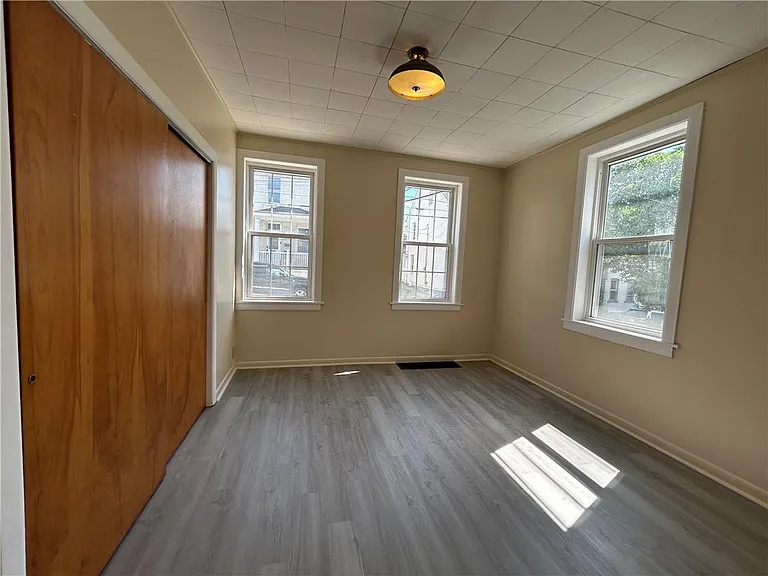 50 W Garrison St #1 — Photo 7